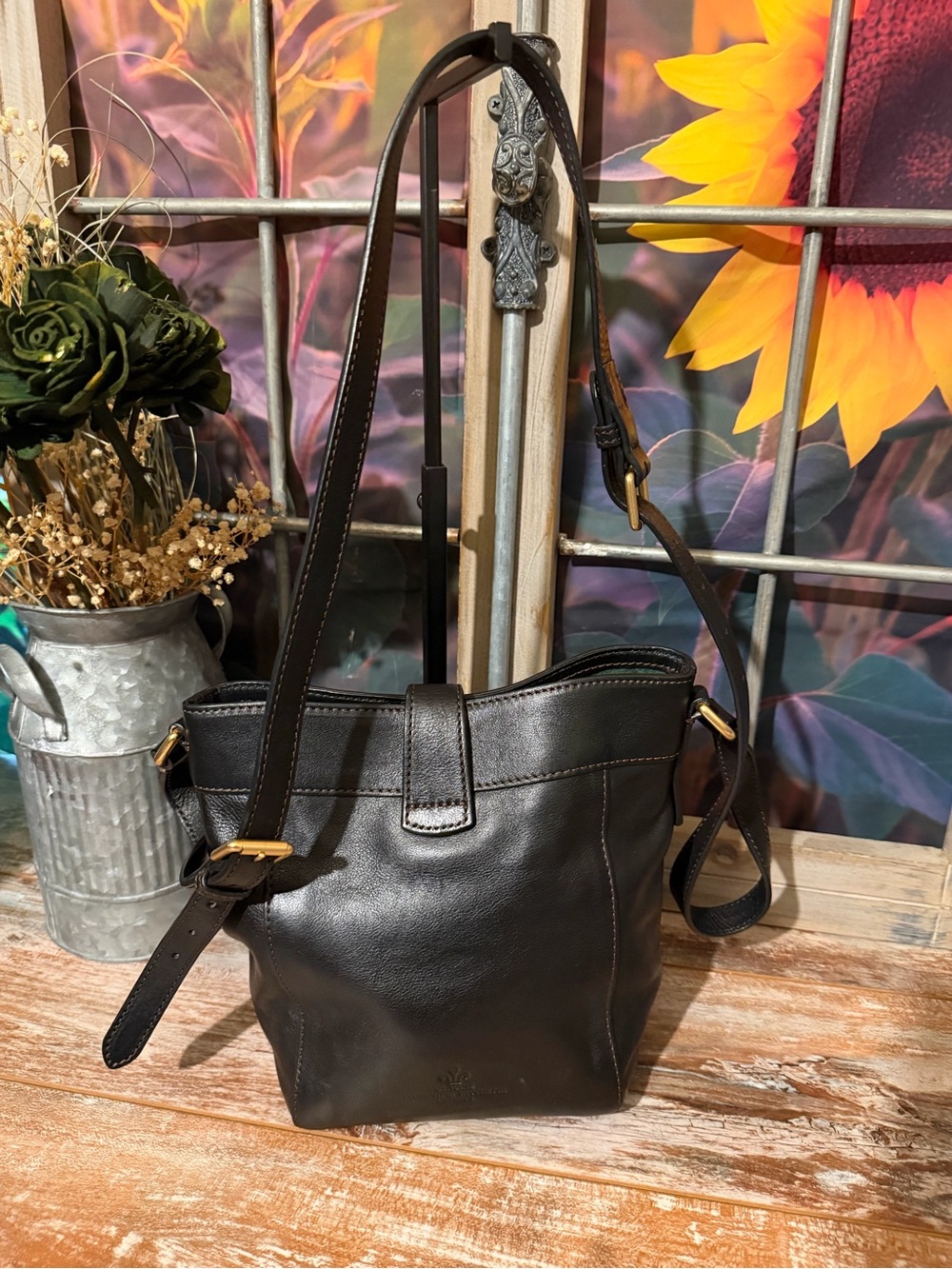 Dooney & Bourke Sadie Feed Bag - Picture 4 of 11